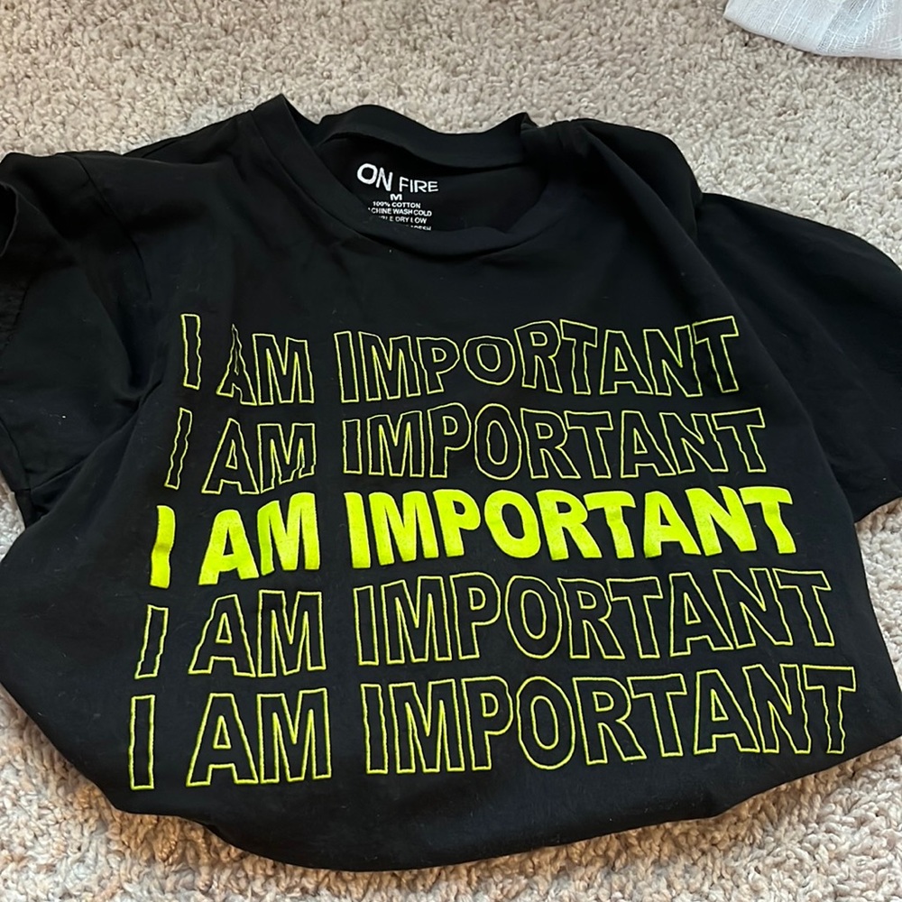 I am important croptop